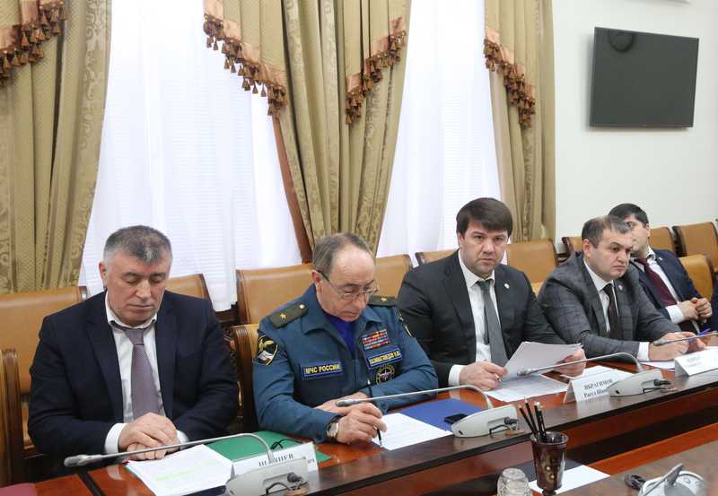 Артём Здунов поручил усилить меры по предотвращению завоза и распространения коронавирусной инфекции