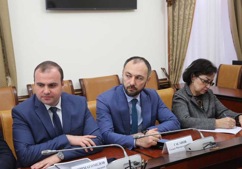 Артём Здунов поручил усилить меры по предотвращению завоза и распространения коронавирусной инфекции