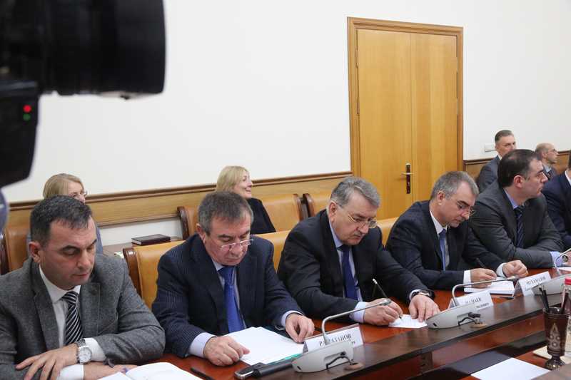 Артём Здунов поручил усилить меры по предотвращению завоза и распространения коронавирусной инфекции