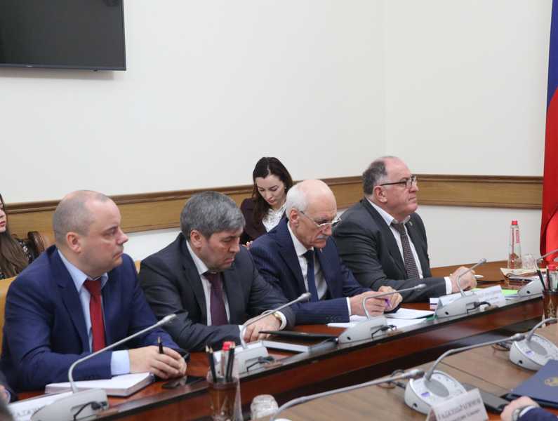 Артём Здунов поручил усилить меры по предотвращению завоза и распространения коронавирусной инфекции