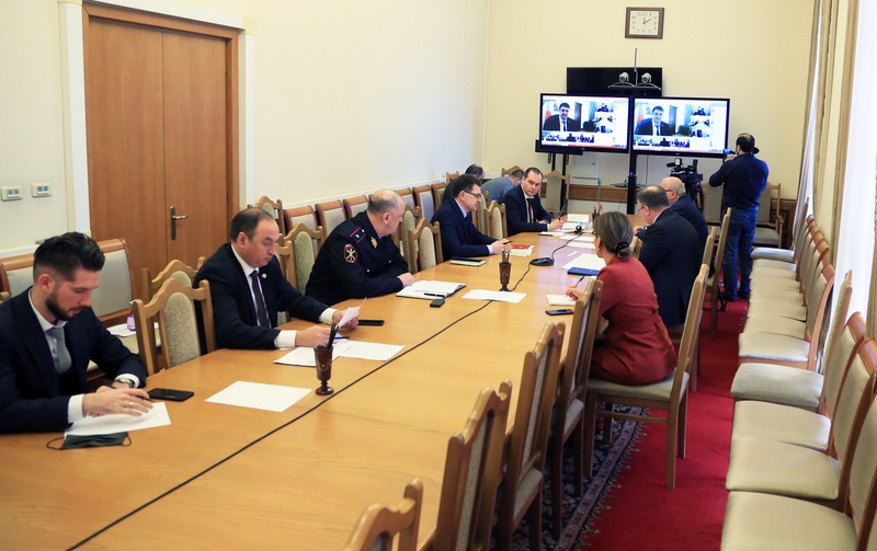 Артём Здунов провел заседание Оперативного штаба по предупреждению завоза и недопущению распространения коронавирусной инфекции