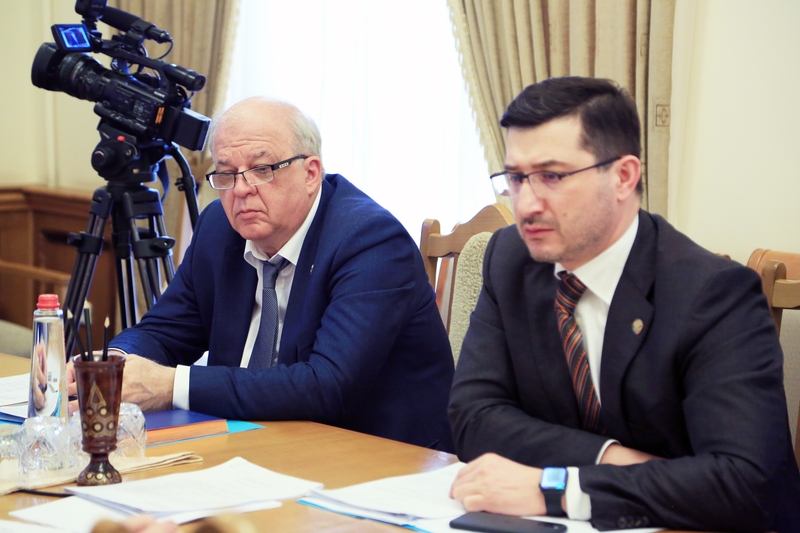 Обеспечение устойчивого развития экономики и социальной стабильности Дагестана обсуждены в Правительстве Дагестана