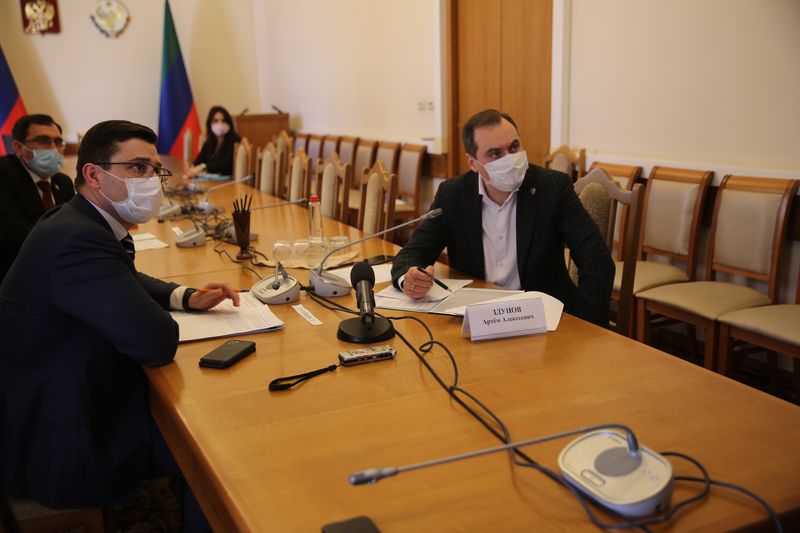 Вопросы поддержки малого и среднего предпринимательства обсудили в Правительстве РД с руководителями банков