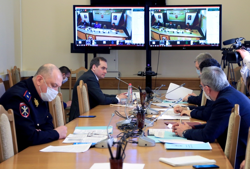 Артём Здунов провел заседание Оперативного штаба по предупреждению завоза и распространения COVID-19 на территории Дагестана