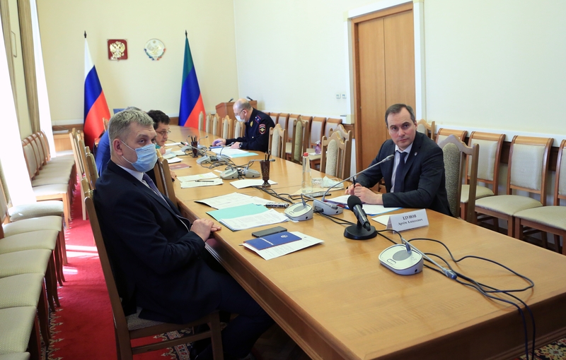 Артём Здунов провел заседание Оперативного штаба по предупреждению завоза и распространения COVID-19 на территории Дагестана