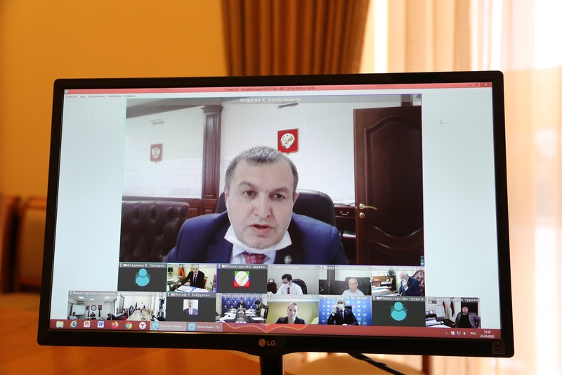 Под руководством Артёма Здунова в режиме видеоконференцсвязи состоялось заседание Правительства Дагестана