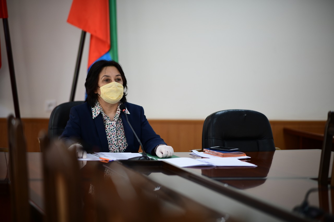 Уммупазиль Омарова провела селекторное совещание по вопросам завершения учебного года
