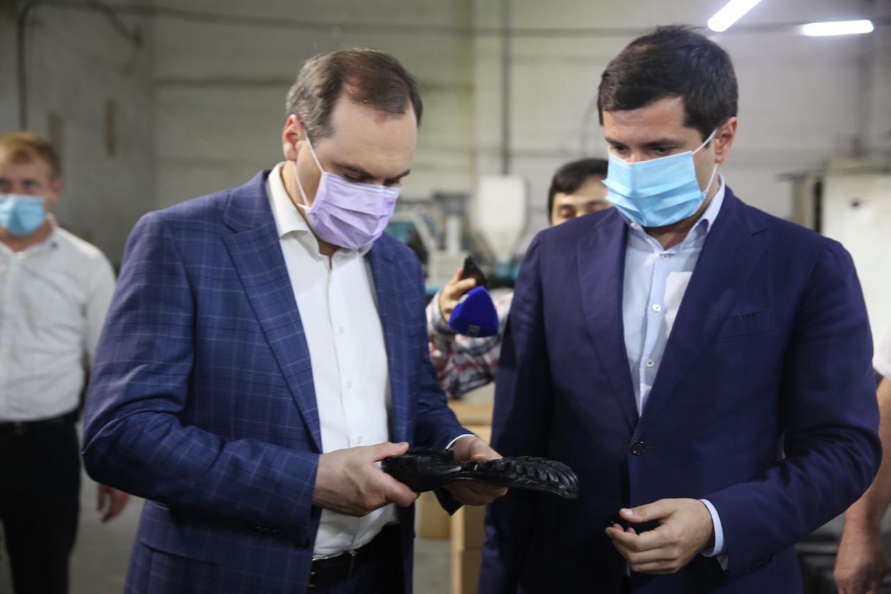 Артём Здунов посетил Буйнакскую обувную фабрику