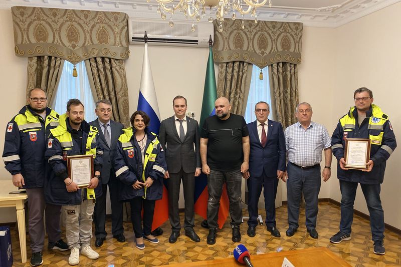 Бригаде московских врачей, проработавшей в Дагестане во главе с Денисом Проценко, объявлена благодарность Главы РД