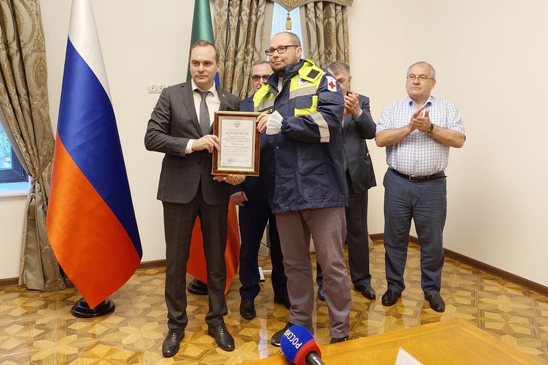 Бригаде московских врачей, проработавшей в Дагестане во главе с Денисом Проценко, объявлена благодарность Главы РД