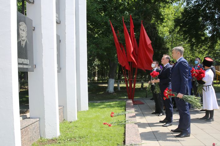 Хизри Шихсаидов и Артём Здунов почтили память погибших в годы ВОВ дагестанцев