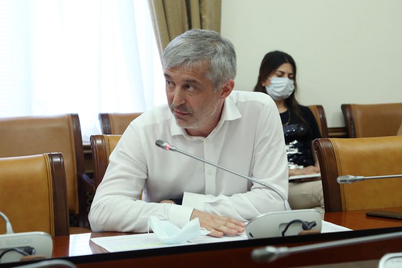 Артём Здунов встретился с представителями непродовольственных рынков