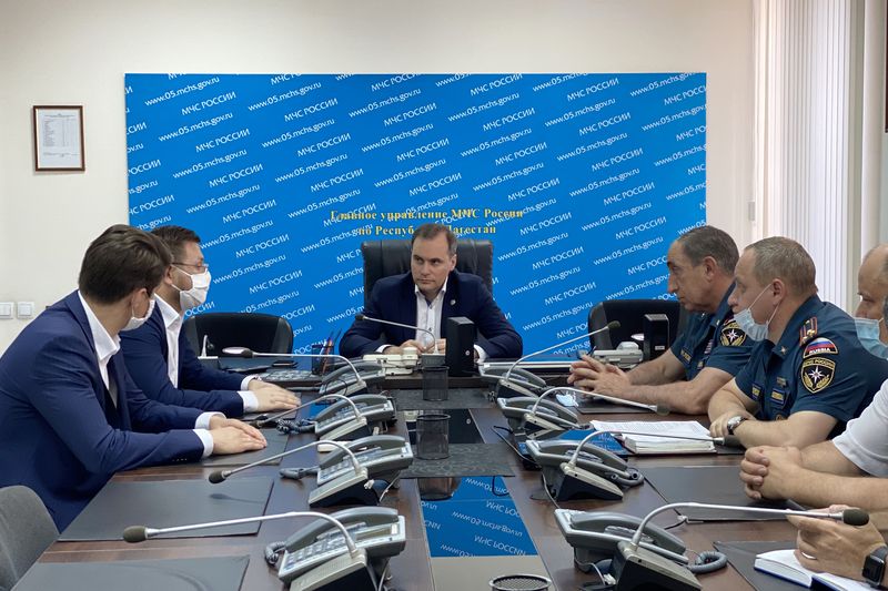 Артём Здунов провел оперативное совещание по вопросу пожаров в лесах и на несанкционированных свалках в Дагестане
