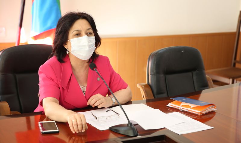 Уммупазиль Омарова провела ВКС с главами муниципалитетов по вопросам реализации в 2020 году проекта «100 школ»