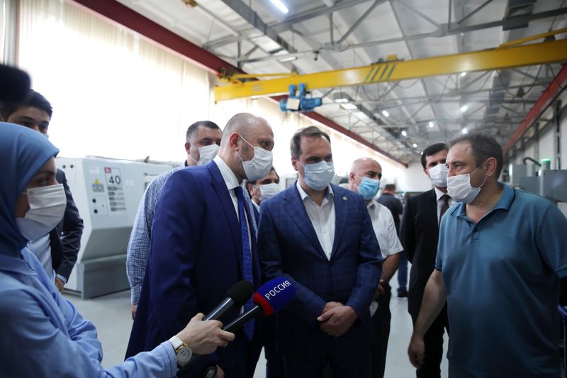 Артём Здунов посетил филиал завода АО «Азимут» в Махачкале