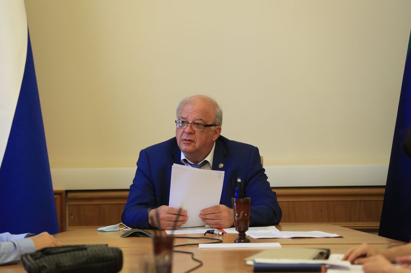 В Правительстве Дагестана обсужден ход реализации национальных проектов «Чистая вода», «Демография», «Образование»