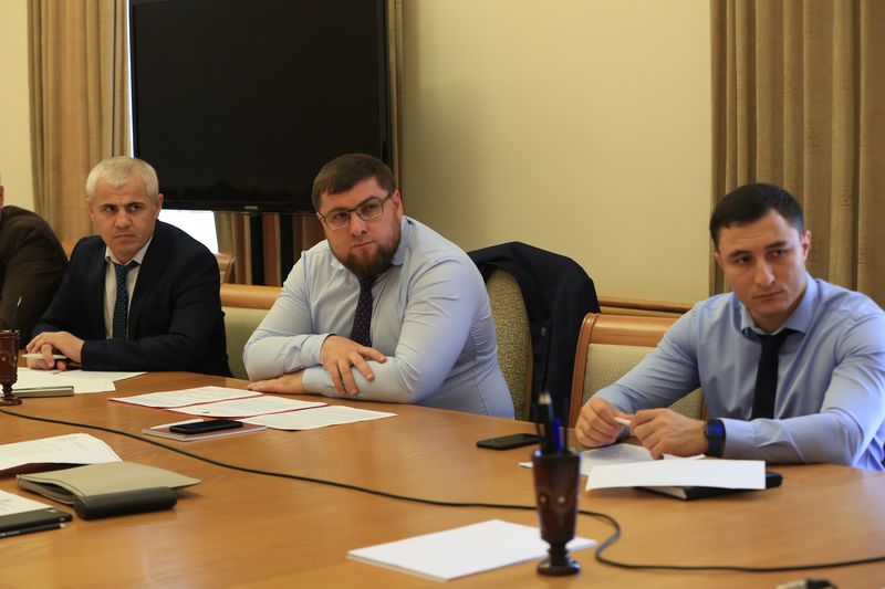 В Правительстве Дагестана обсужден ход реализации национальных проектов «Чистая вода», «Демография», «Образование»