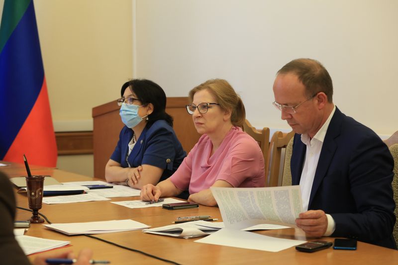 В Правительстве Дагестана обсужден ход реализации национальных проектов «Чистая вода», «Демография», «Образование»