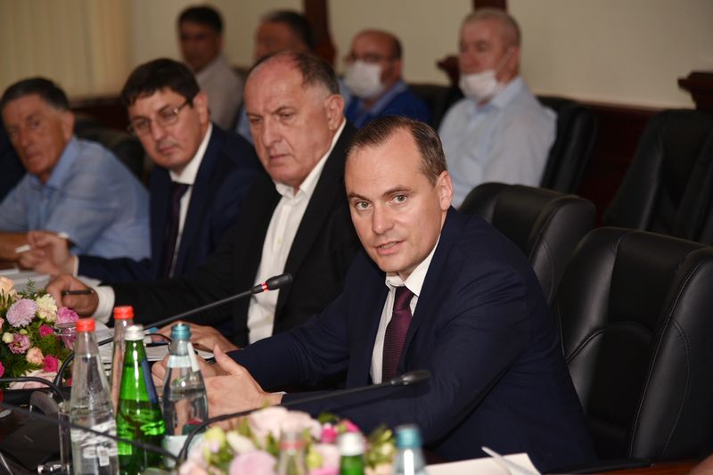 Михаил Бабич заявил о поддержке виноградарской отрасли Дагестана