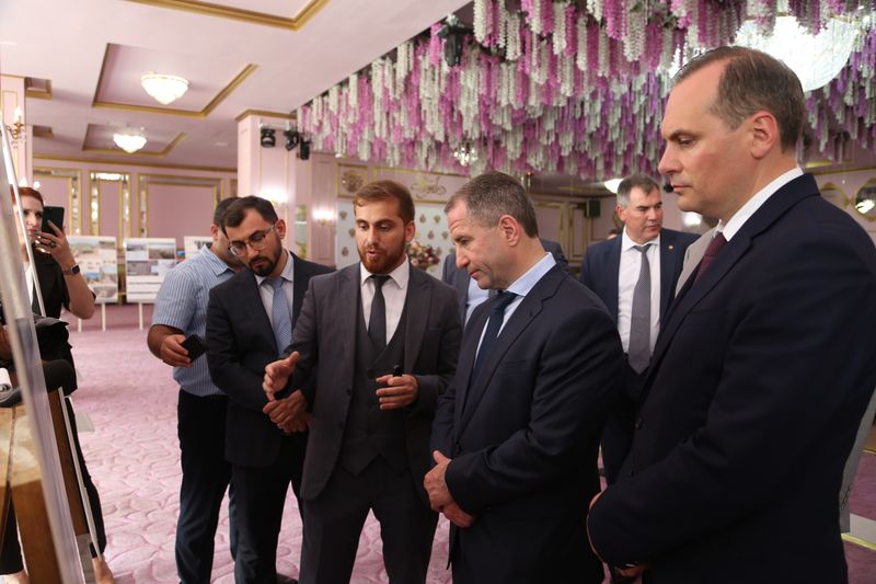 Михаилу Бабичу и Артёму Здунову презентовали главные проекты развития древнейшего города России – Дербента