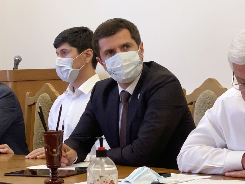 Артём Здунов поручил проверить соблюдение масочного режима в городах и районах Дагестана