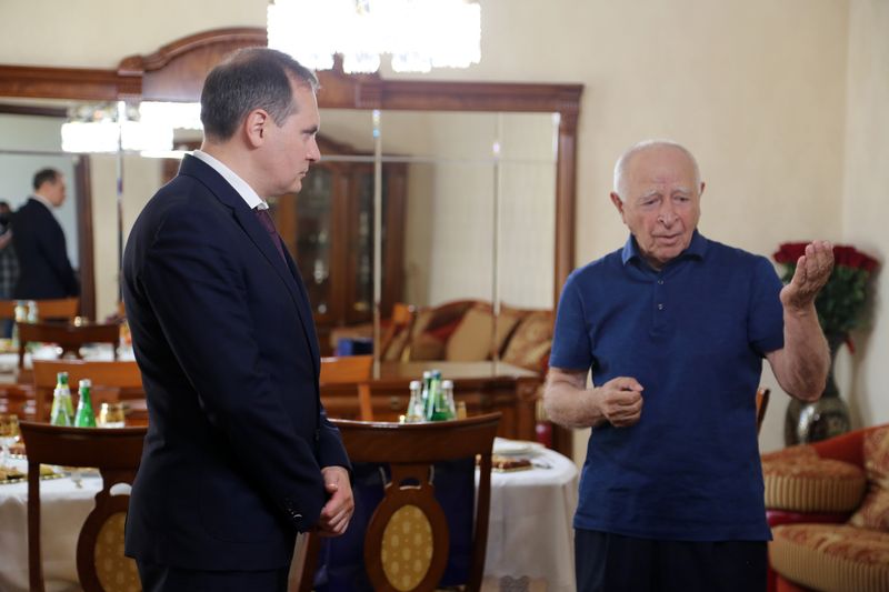Артём Здунов поздравил Первого Президента Дагестана Муху Алиева с 80-летним юбилеем