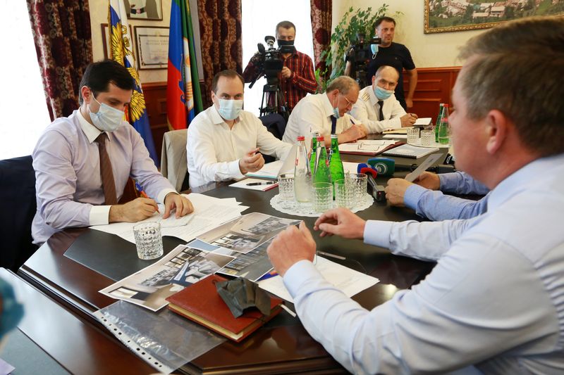 Премьер-министр Дагестана провел встречу с представителями предприятий промышленности строительных материалов