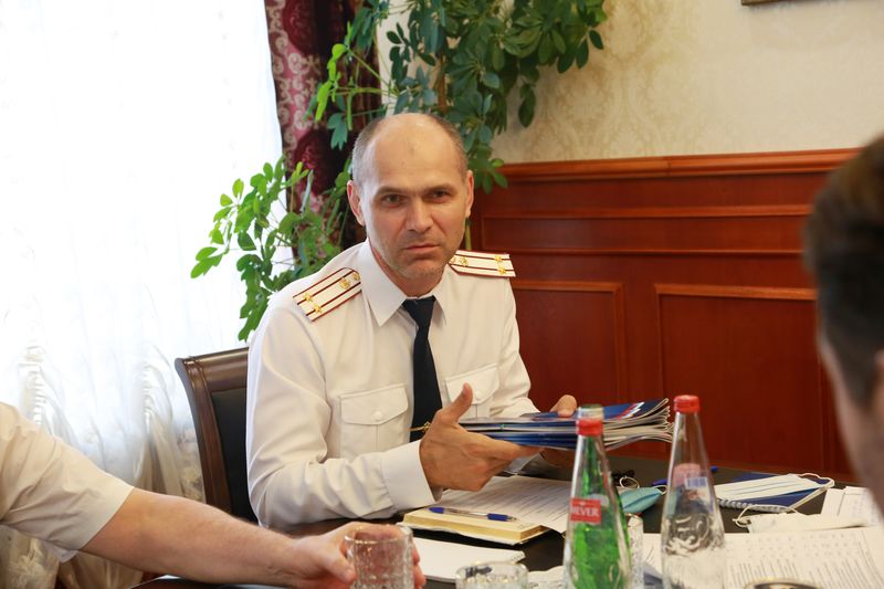 Премьер-министр Дагестана провел встречу с представителями предприятий промышленности строительных материалов