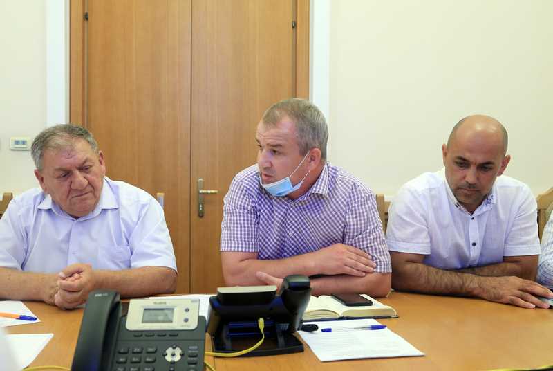 Вопросы развития и вывода из «тени» тепличных хозяйств Дагестана обсудили в региональном Правительстве