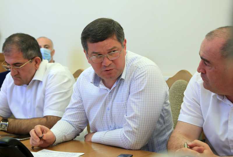 Вопросы развития и вывода из «тени» тепличных хозяйств Дагестана обсудили в региональном Правительстве