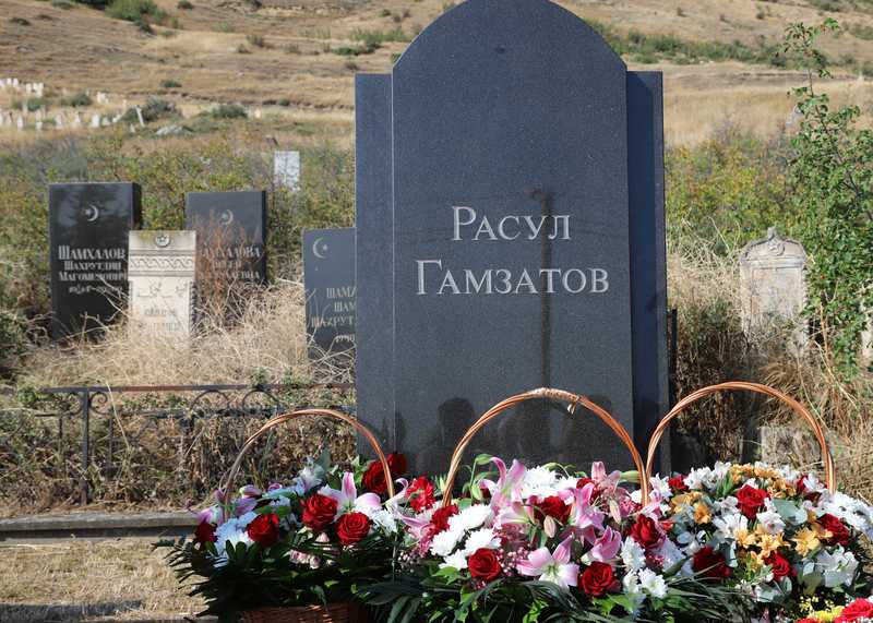 В Махачкале официально открылись Гамзатовские дни «Белые журавли»