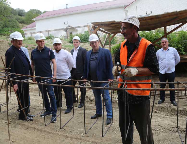 В с.Баршамай Кайтагского района строятся школа на 360 мест и садик на 120 детей