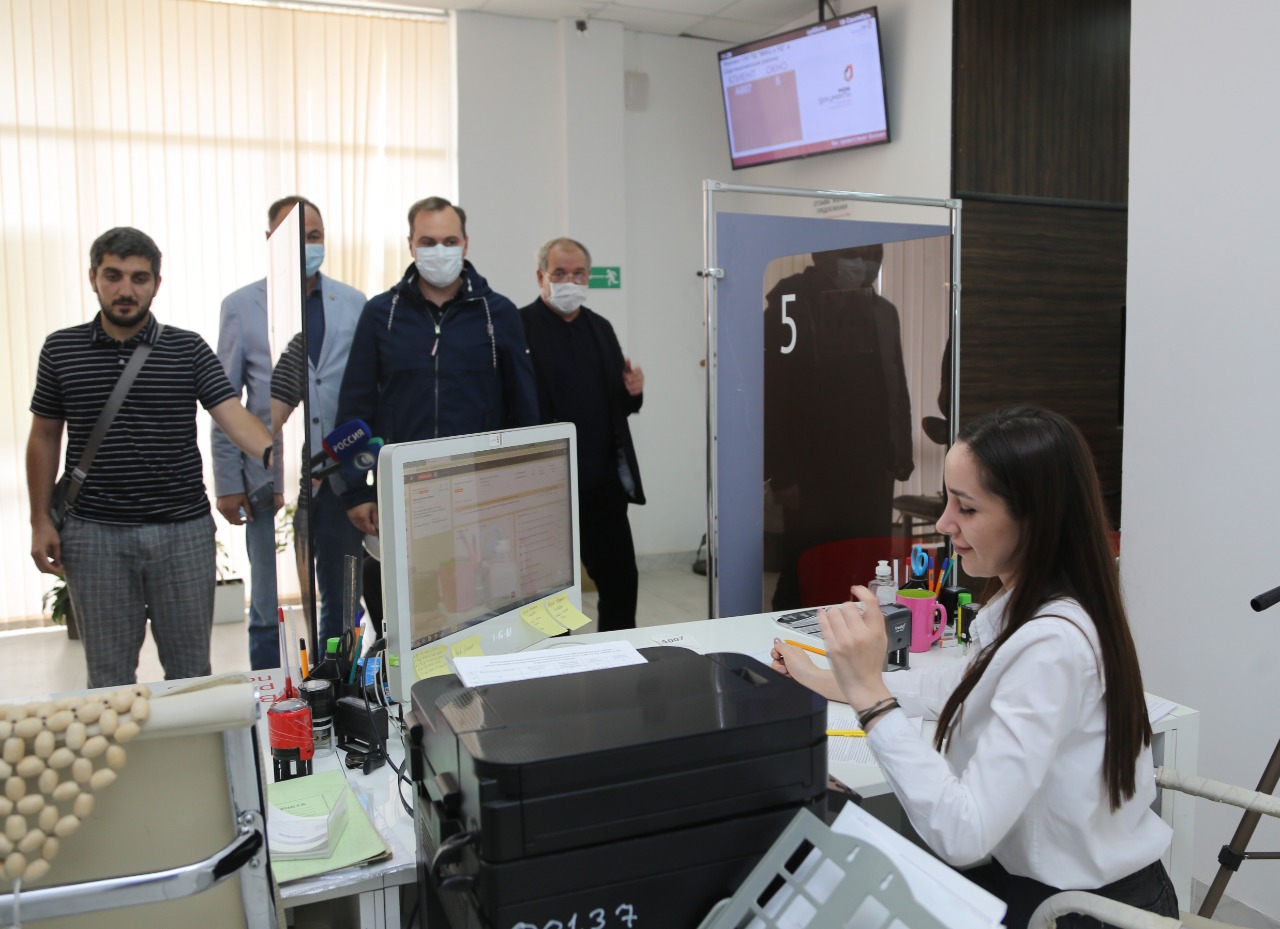 Артём Здунов проверил ход строительства детсадов в селах Ванашимахи и Кадиркент Сергокалинского района