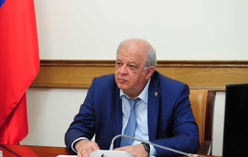 Анатолий Карибов провел заседание санитарно-противоэпидемической комиссии Правительства РД