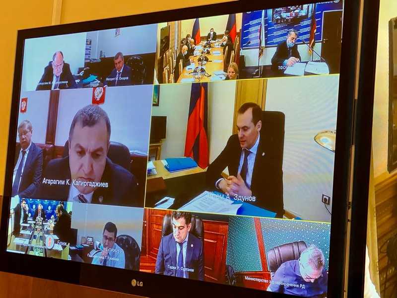 Артём Здунов провёл заседание Правительства РД