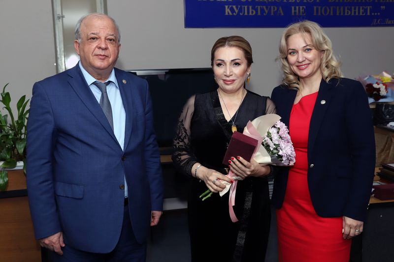 Деятелей культуры Дагестана наградили в преддверии Дня народного единства