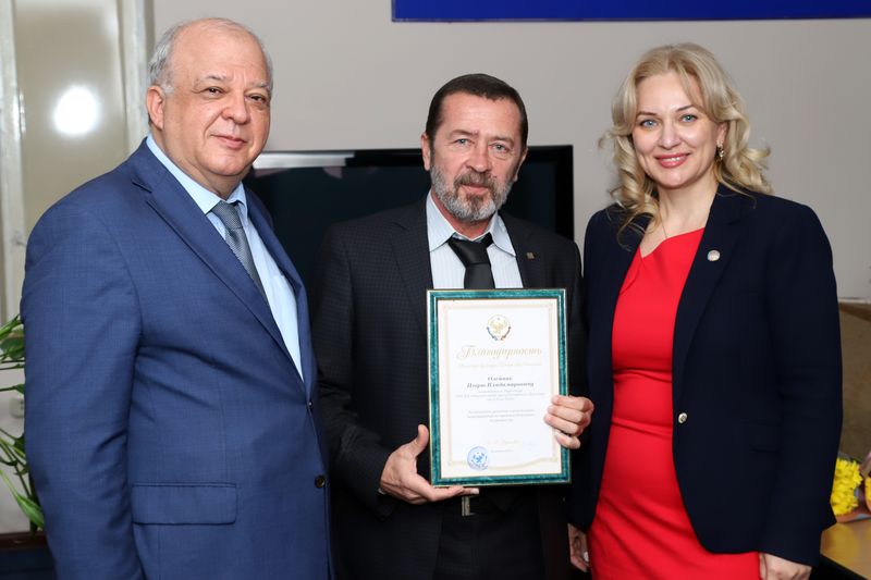 Деятелей культуры Дагестана наградили в преддверии Дня народного единства