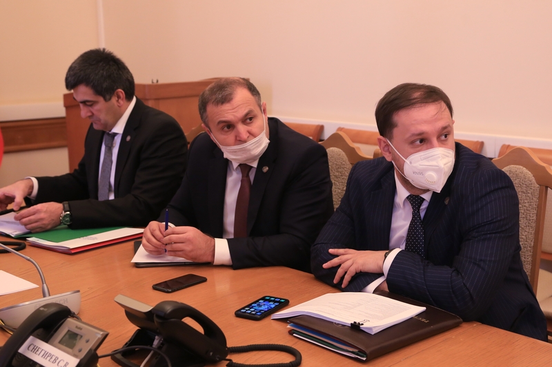 Артём Здунов потребовал постоянно мониторить цены на лекарственные препараты