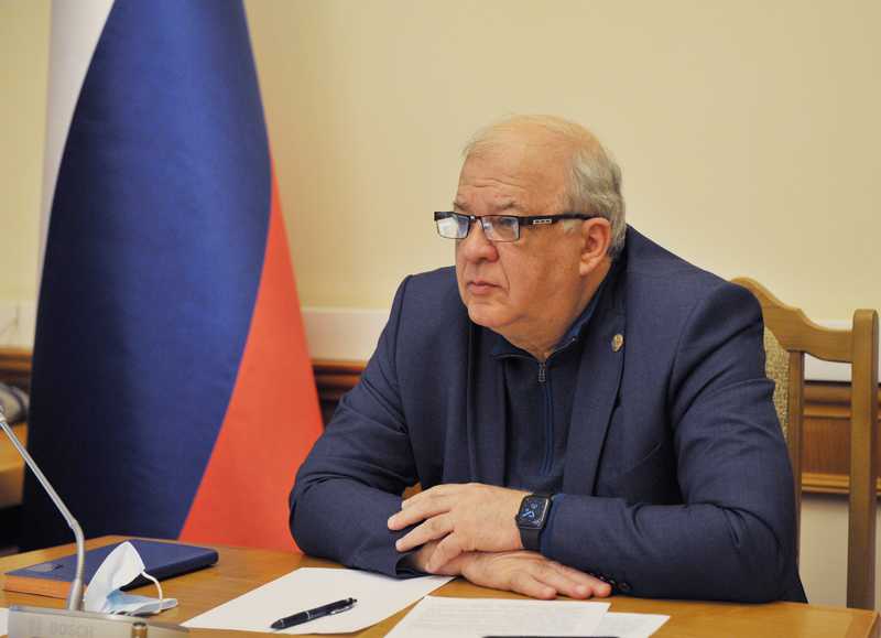 Анатолий Карибов провёл заседание противоэпидемической комиссии