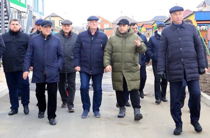 Абдулпатах Амирханов проверил готовность новых детсадов и школы в Махачкале и Каспийске к сдаче в эксплуатацию