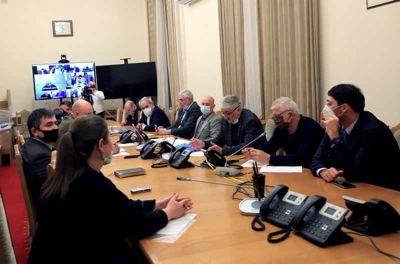 Спецкомиссию создадут в Правительстве РД для определения причин массовой гибели нерпы на Каспии