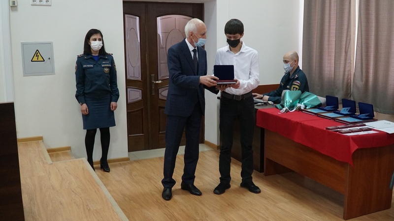 Дагестанских детей-героев наградили за мужество в экстремальных ситуациях