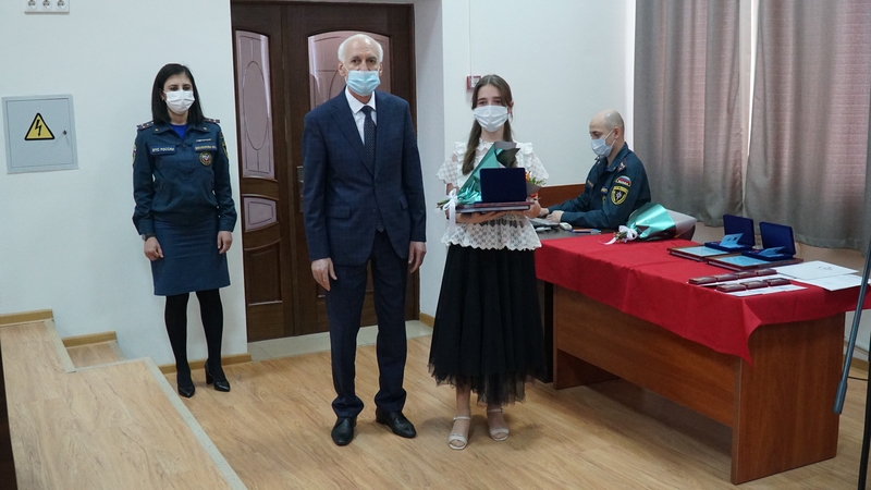 Дагестанских детей-героев наградили за мужество в экстремальных ситуациях