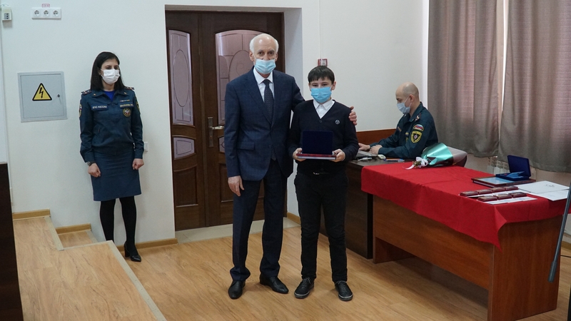 Дагестанских детей-героев наградили за мужество в экстремальных ситуациях