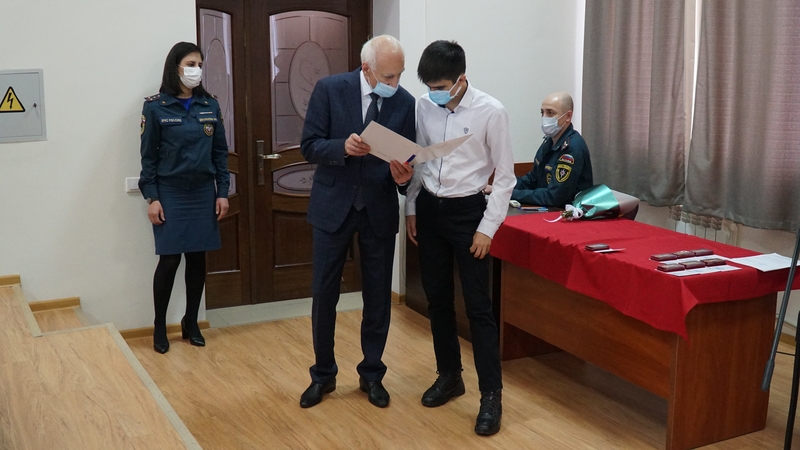 Дагестанских детей-героев наградили за мужество в экстремальных ситуациях