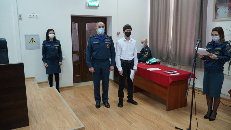 Дагестанских детей-героев наградили за мужество в экстремальных ситуациях