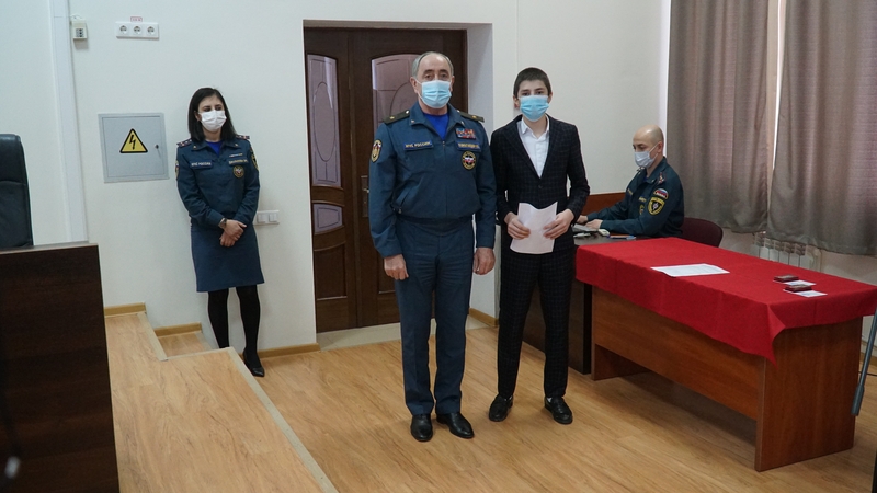 Дагестанских детей-героев наградили за мужество в экстремальных ситуациях