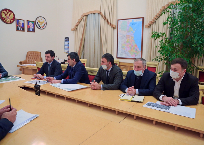 Абдулпатах Амирханов взял под личный контроль решение проблемы подтопления территорий населенных пунктов Дагестана