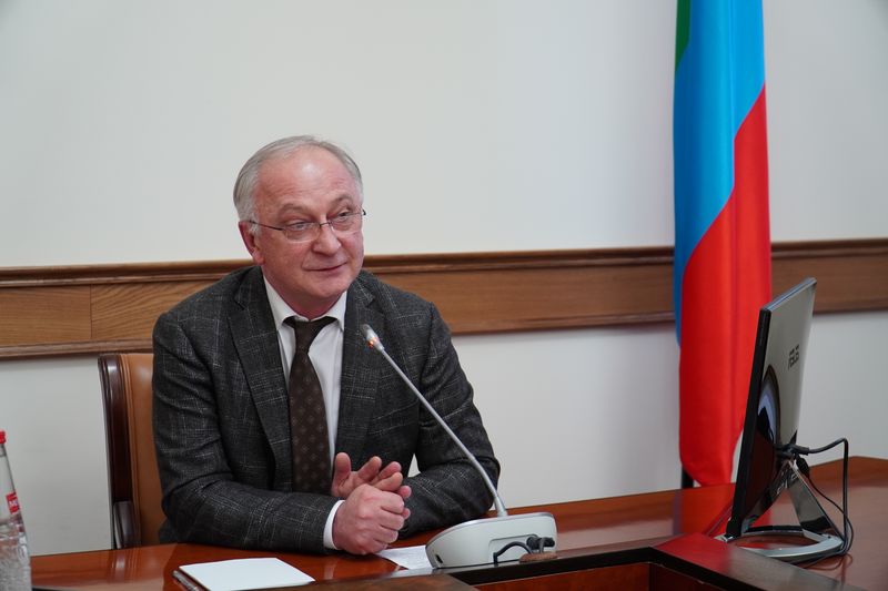 Премьер-министр Дагестана вручил награды сотрудникам Администрации Главы и Правительства РД