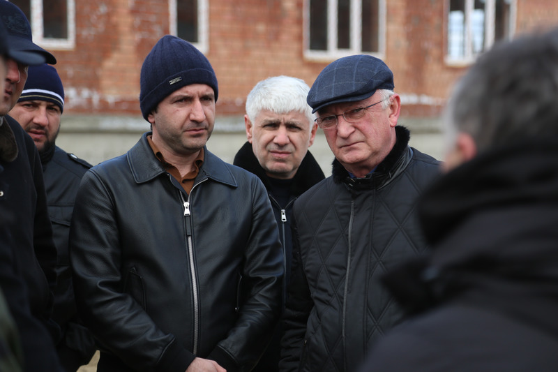 Строительство школы и детского сада в Махачкале проинспектировал премьер-министр Дагестана